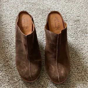 Kirk-ease brown high heels!